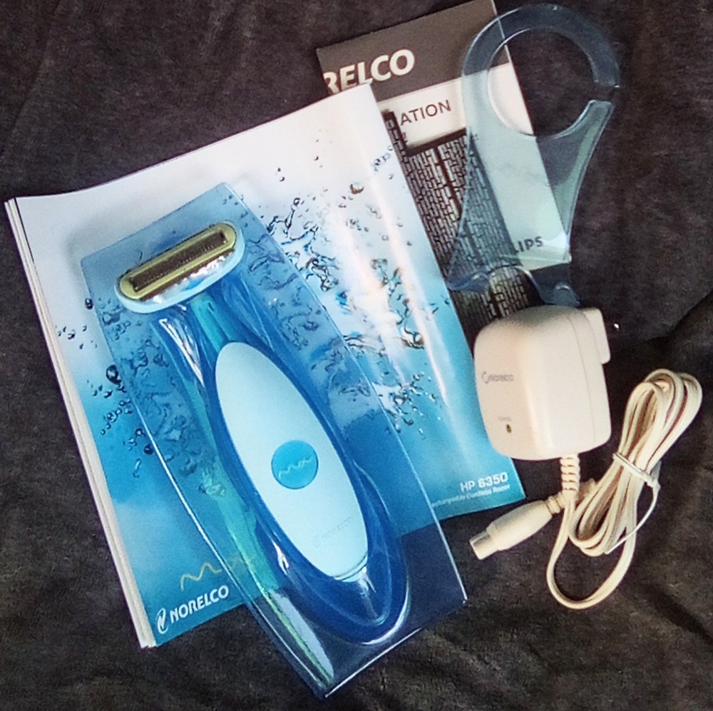 Phillips Norelco Moi for Me Rechargeable Cordless Razor HP-6350